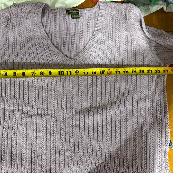 Womens lavender V-neck Eddie Bauer sweater - Picture 7 of 7